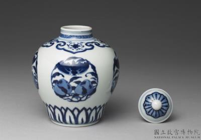 图片[2]-Lidded jar with auspicious symbols of happiness and longevity in underglaze blue, Qing dynasty, Yongzheng reign (1723-1735)-China Archive